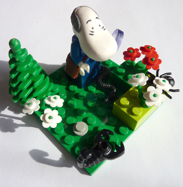 The Hemulen in Lego - the little satchel is perfect.